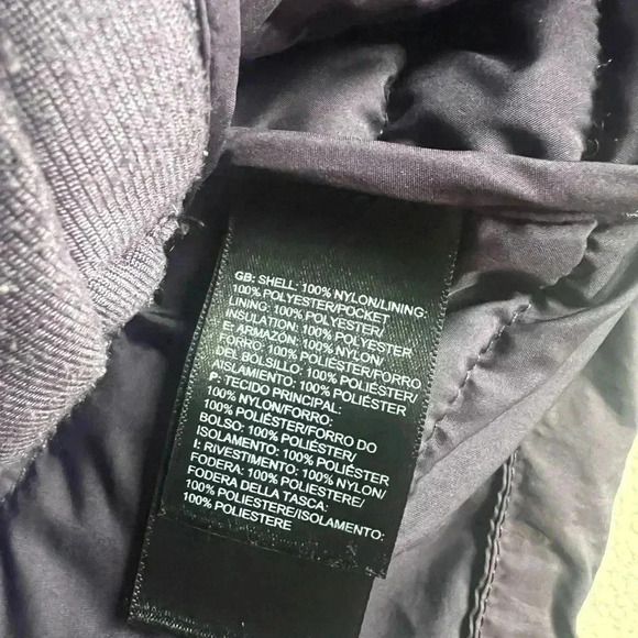 The North Face Woman’s Purple Puffer Jacket. Size Small - Picture 5 of 8